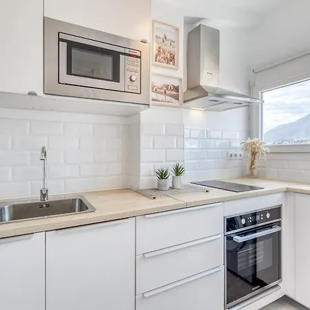 Апартаменты Hanami Avenida De Espana Front - Mountain View Эстепона